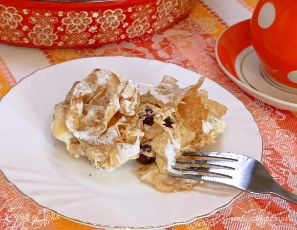 Запеканку охладить и по желанию посыпать сахарной пудрой.