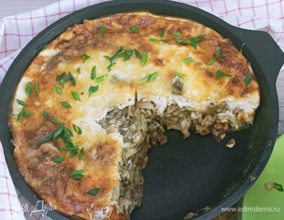 Запекать при 180°C 30–35 минут. Запеканка должна полностью пропечься, а ее поверхность — хорошо подрумяниться.