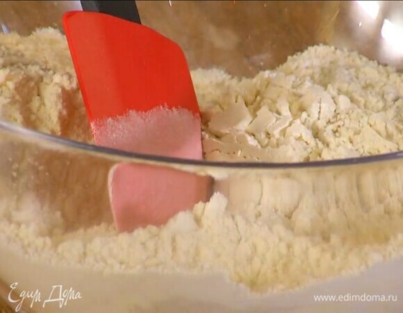Всю муку перемешать.