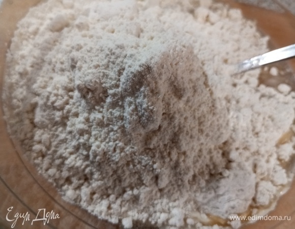 Всыпать муку.