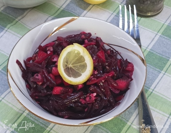 В рецепте предлагалось добавить зелень. Не указывалось, какую именно. Если бы у меня была петрушка, я бы только ее и добавила. Хотя, не уверена.