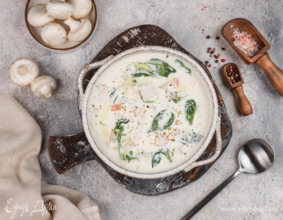 Разлейте суп по тарелкам и подавайте. Приятного аппетита!