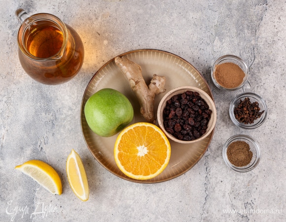 Подготовьте все ингредиенты, необходимые для безалкогольного глинтвейна.