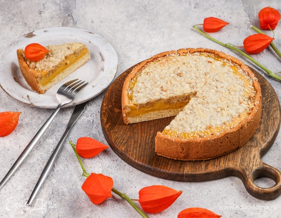 Готовому пирогу дайте остыть, извлеките его из формы и подавайте. Приятного аппетита!