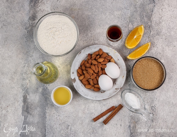 Подготовьте все ингредиенты, необходимые для кекса.