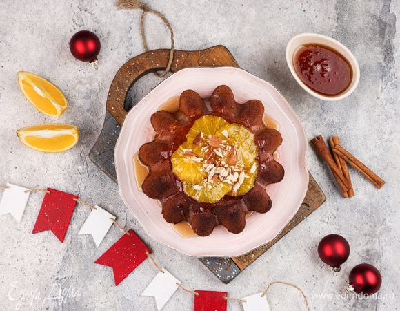 Украсьте кекс апельсиновым декором и подавайте. Приятного аппетита!