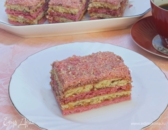 Верхний слой покрываем повидлом и посыпаем крошкой. Даем полоскам пропитаться минимум 4 часа, а лучше ночь. Нарезаем на порции .