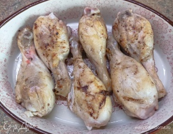 Обжариваем («запечатываем») и выкладываем в форму для запекания.