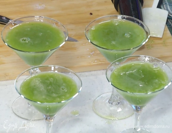 Разлить желе по формам и отправить застывать в холодильник.