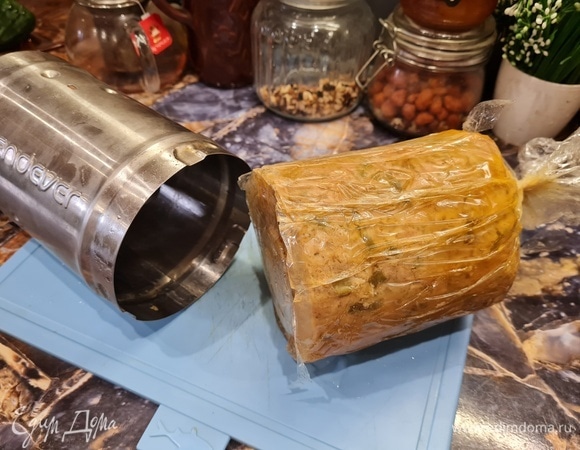 Даем остыть и убираем в холодильник где-то на 4 часа.