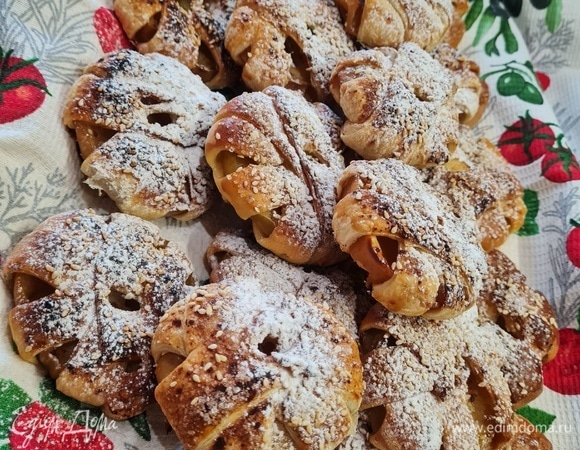 По желанию готовые булочки посыпать слегка сахарной пудрой.