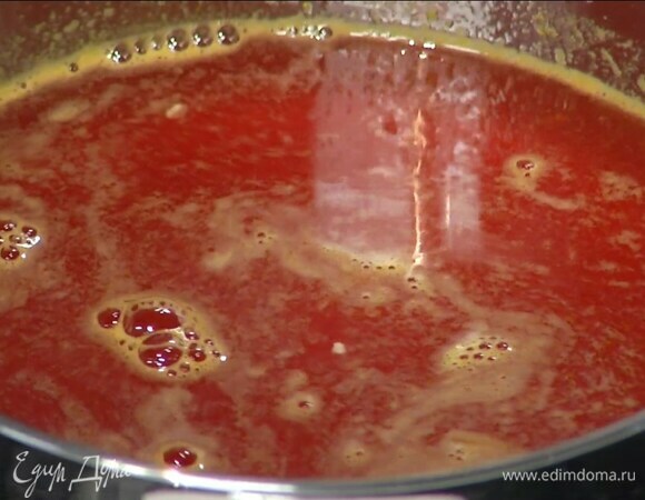 В горячий сироп добавить кампари, тоник, набухший желатин, все перемешать и немного прогреть на огне, так чтобы желатин растворился.