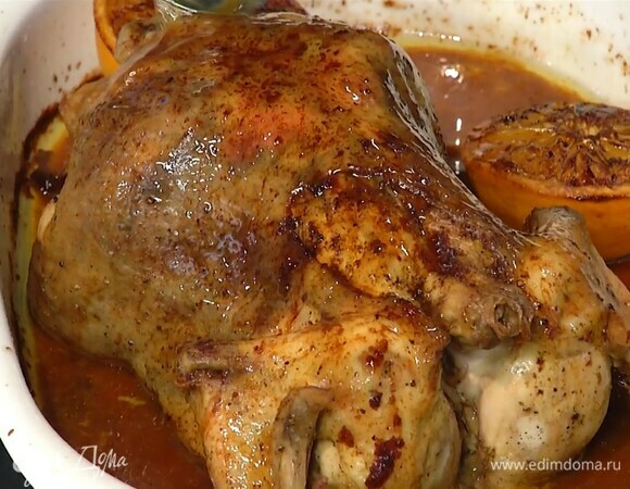 Запекать в разогретой духовке час-полтора в зависимости от размера тушки.