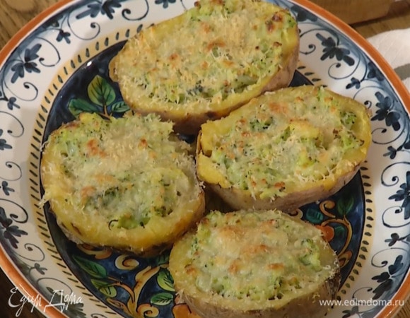 Запекать под разогретым грилем до появления золотистой корочки 3–5 минут.