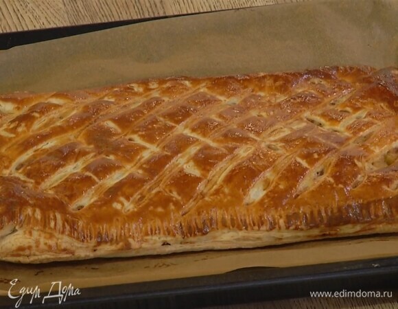 Выпекать в разогретой духовке 20 минут, затем понизить температуру до 170°С и выпекать еще 10–15 минут.