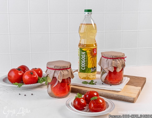 Закатайте стерильной крышкой и переверните банку верх дном, укрыв теплым одеялом до полного охлаждения.