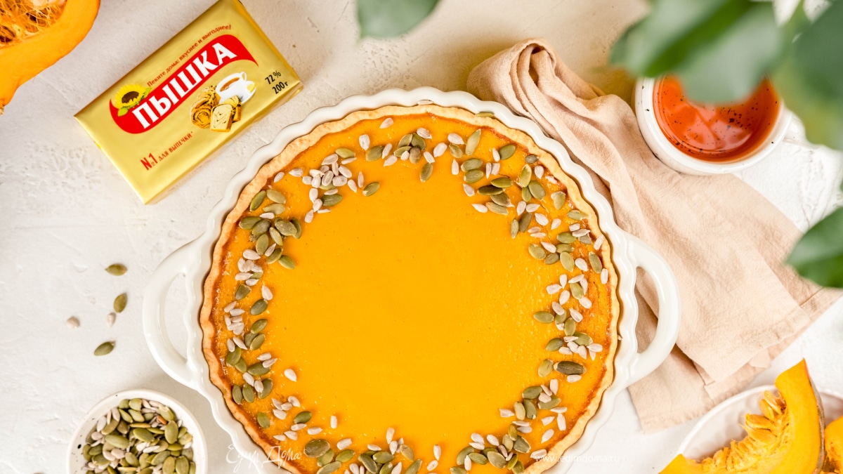 Украсьте подсолнечными семечками.