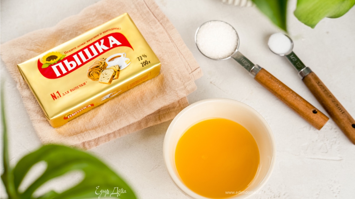 Растопите маргарин «Пышка».