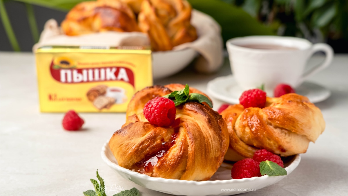 Выпекайте булочки в духовке 15 минут при температуре 190°С.