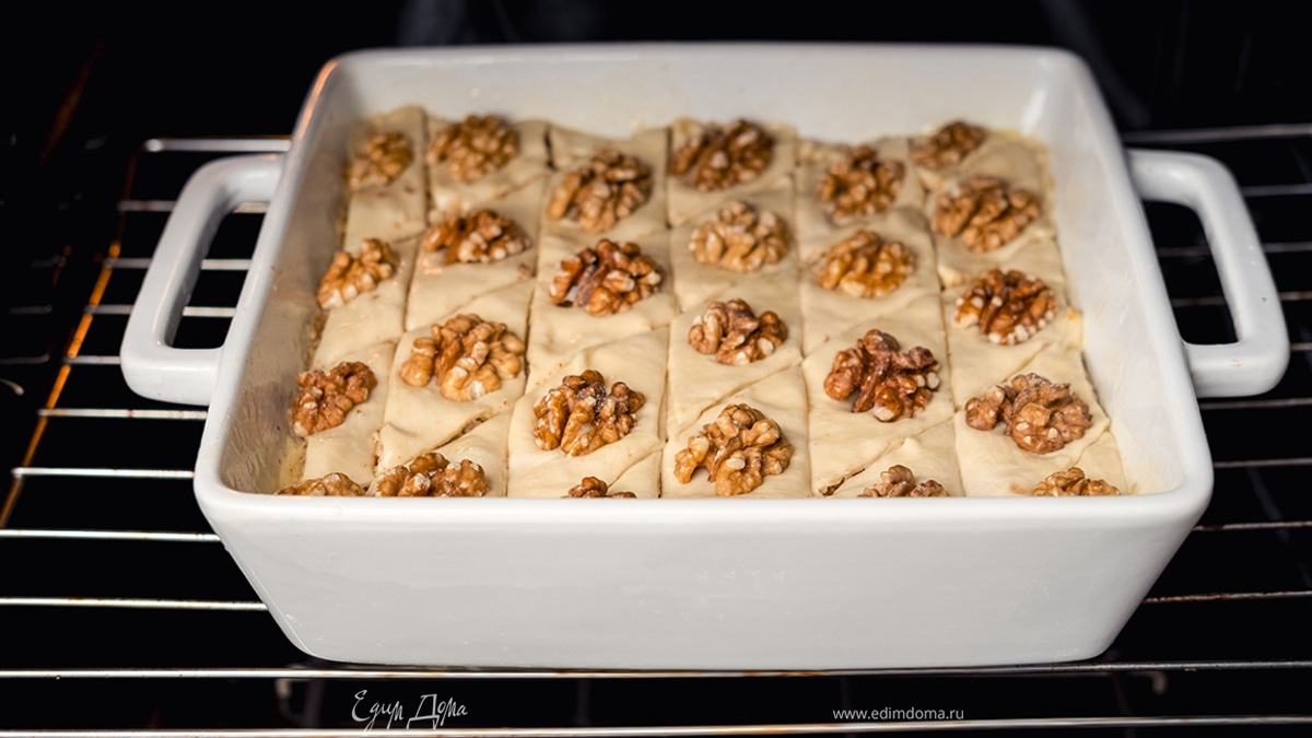 Выпекайте при 200°C 40 минут до золотистого цвета.