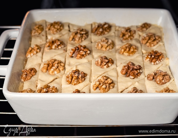 Выпекайте при 200°C 40 минут до золотистого цвета.