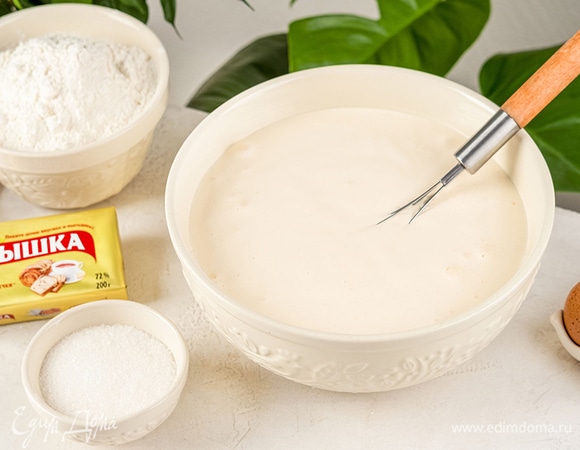 Взбейте яйца с сахаром на высоких оборотах миксера 10 минут.