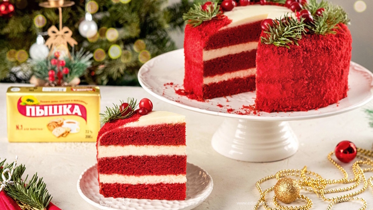 Поставьте торт в холодильник на 2 часа.