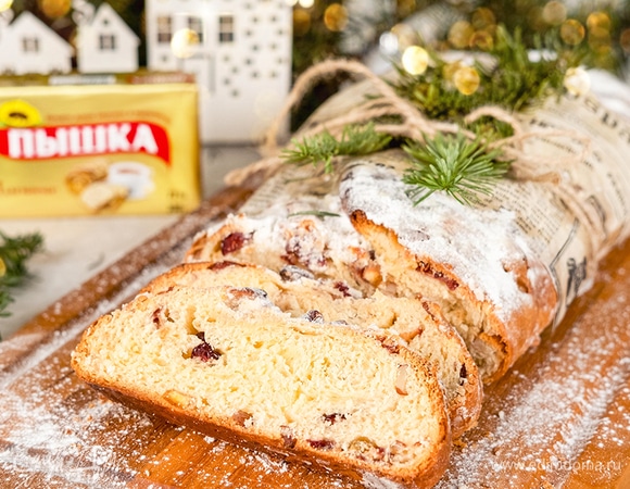 Заверните штоллен в пергамент и оставьте настаиваться в прохладном месте.