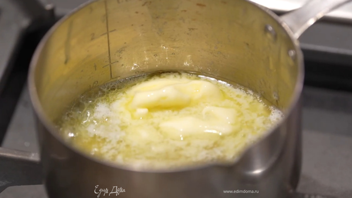 Растопить 50 г сливочного масла.