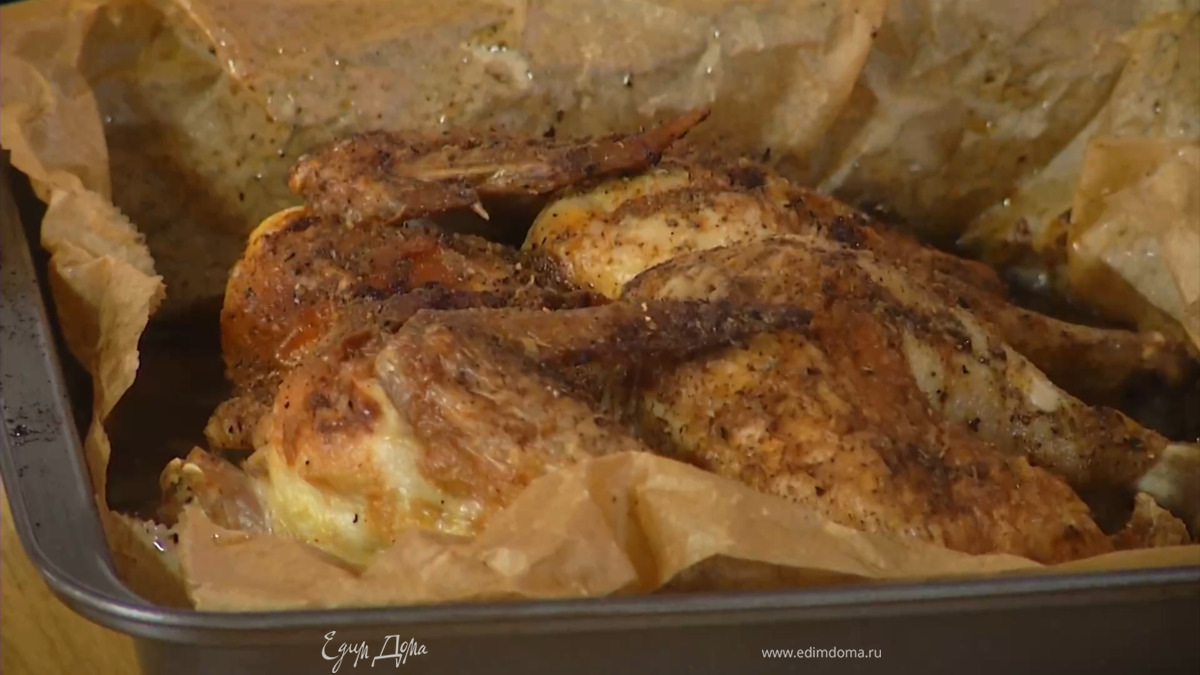 Цыпленка запечь в разогретой духовке до готовности.