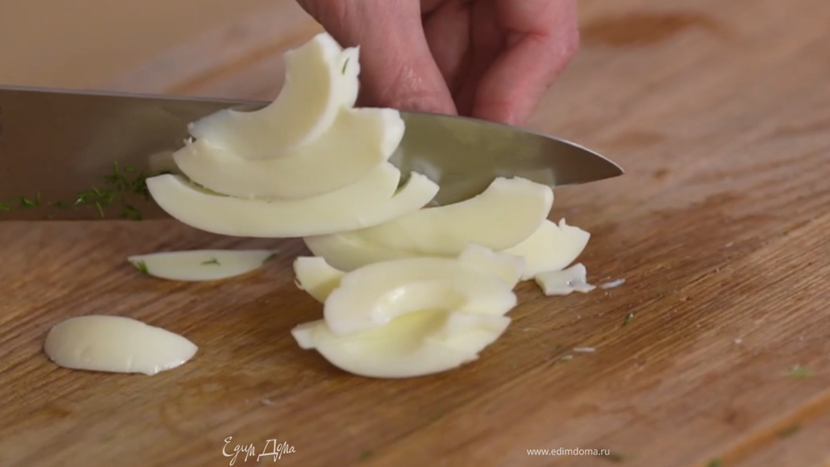 Белки мелко порубить.