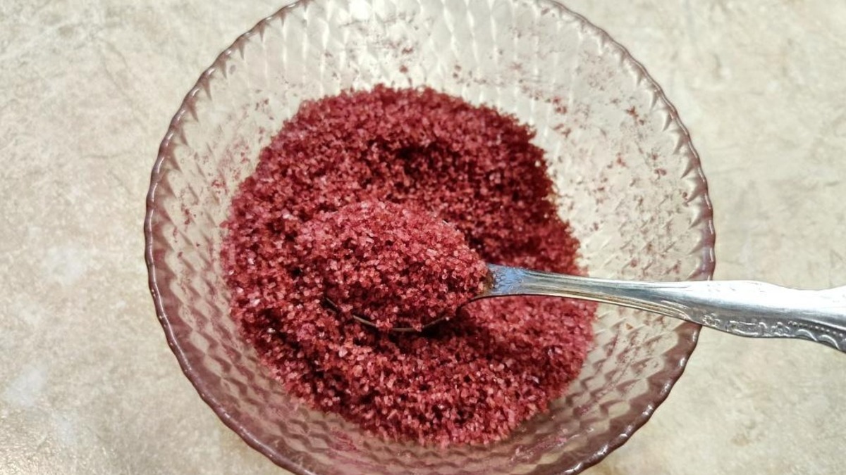 С каждым разом соль подсыхает, становится рассыпчатой и красивой.