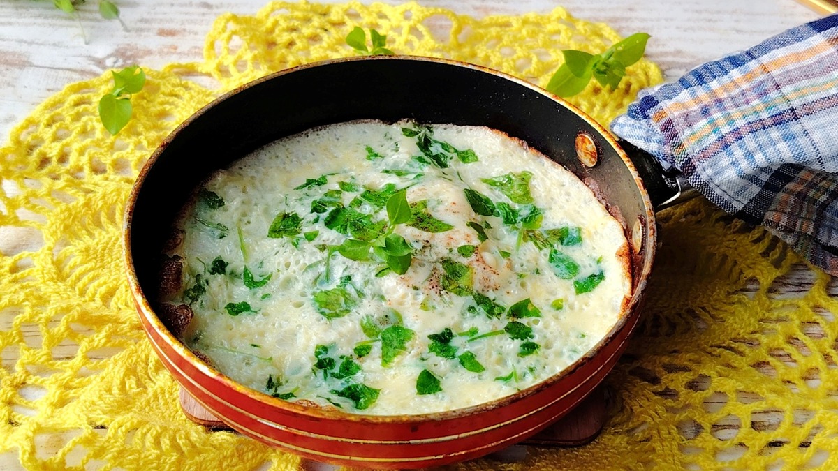 Подать готовое блюдо к столу, со свежим хлебом. Получается сытный и вкусный завтрак. Приятного аппетита!