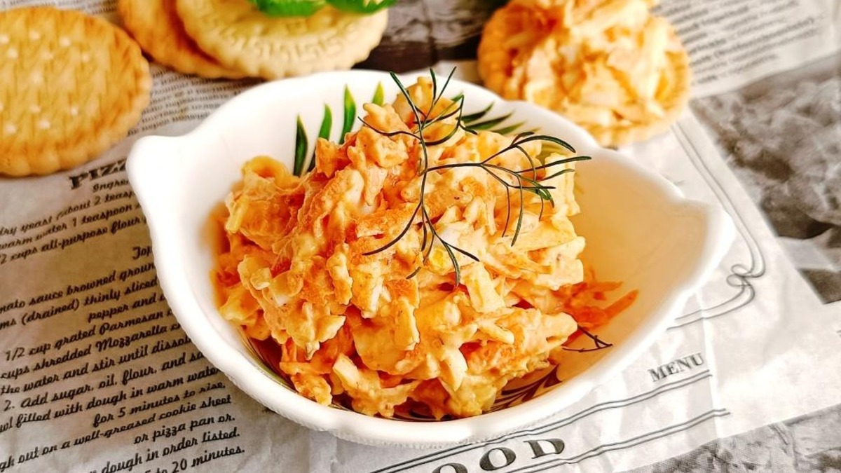 Острая и пряная закуска готова. Можно сделать бутерброды или подать к ней крекеры или чипсы.