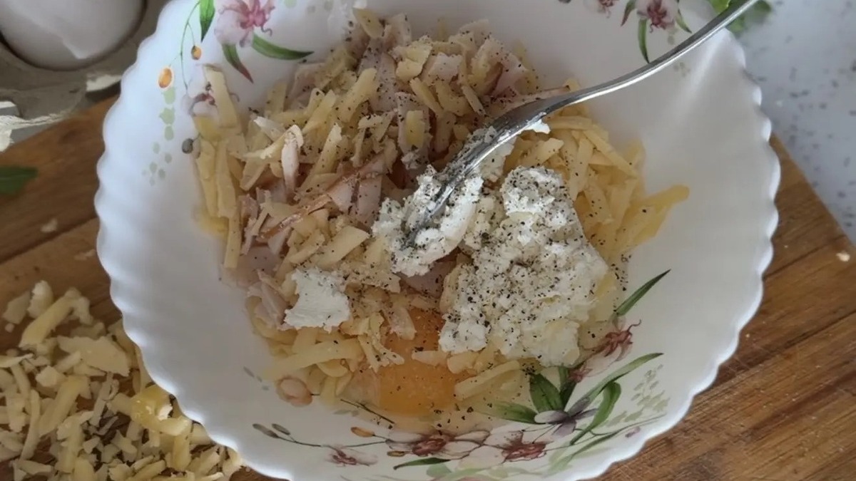 По желанию можете добавить сметану или сливочный сыр. Но это необязательно. Все перемешайте