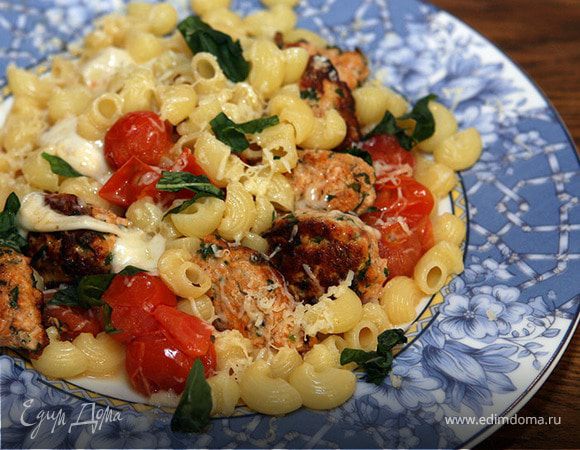 Макароны с фрикадельками и моцареллой 
