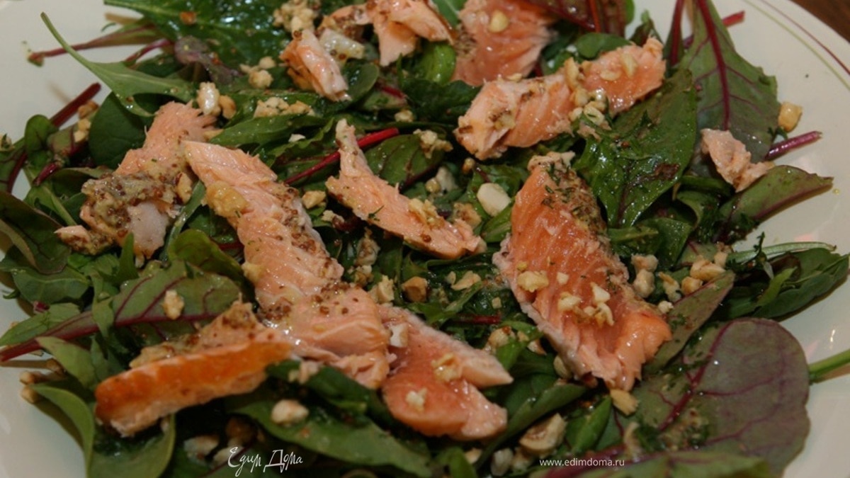 Теплый салат с семгой