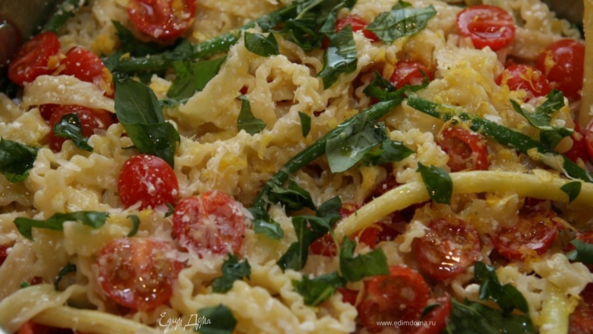 Макароны со стручковой фасолью и помидорами