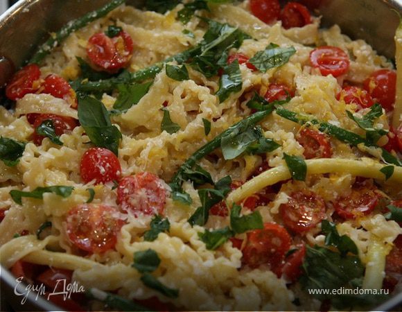 Макароны со стручковой фасолью и помидорами Макароны со стручковой фасолью и помидорами