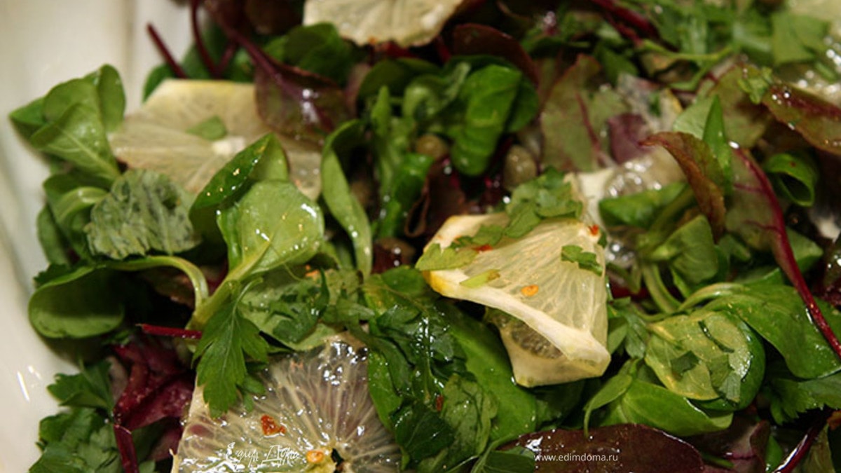 Острый салат с лимоном и каперсами