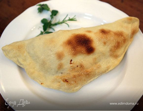 Calzone – итальянская закрытая пицца Calzone – итальянская закрытая пицца