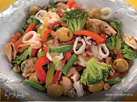 Салат из морепродуктов с овощами