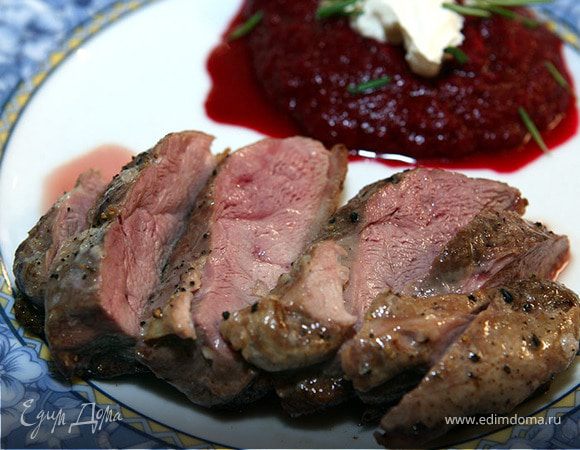 Утиные грудки с пюре из свеклы Утиные грудки с пюре из свеклы