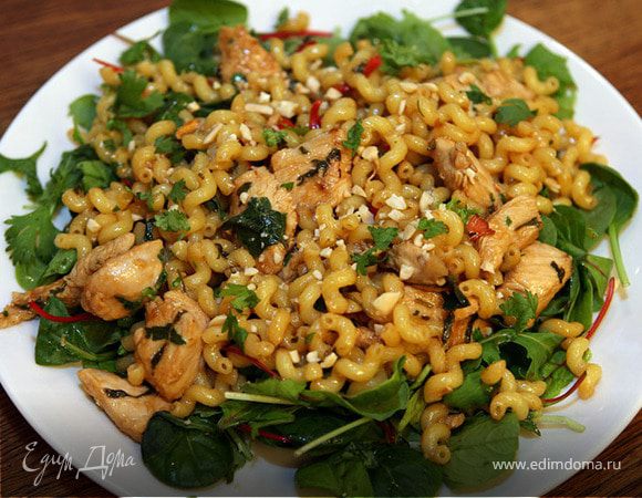 Восточный салат с курицей Восточный салат с курицей