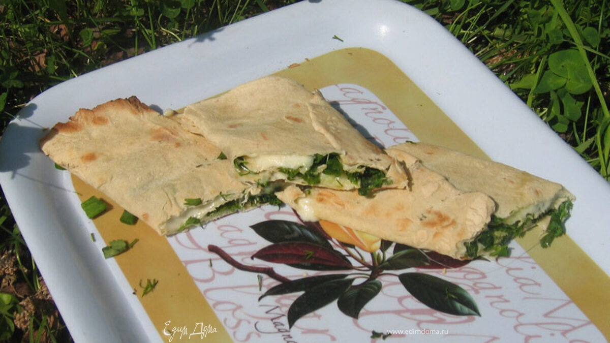 Лаваш с сулугуни и зеленью