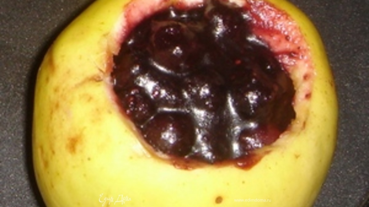 Яблоки с брусникой