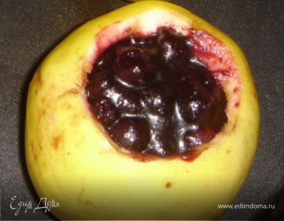 Яблоки с брусникой