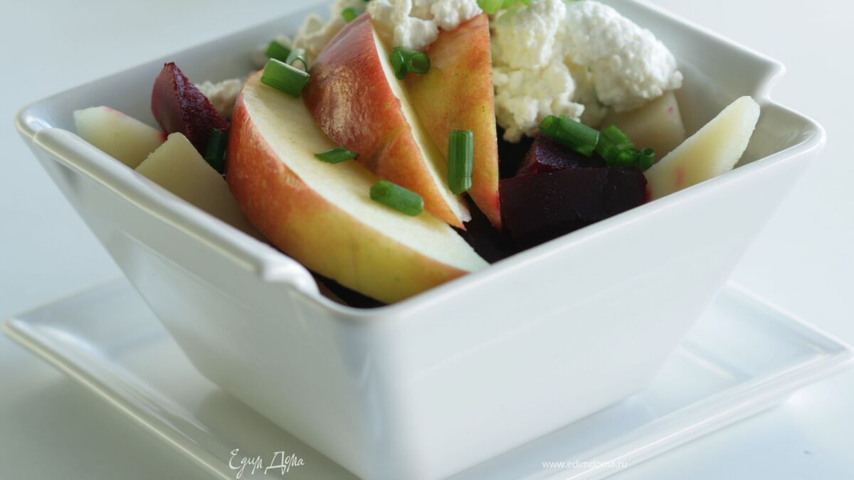 Салат из свеклы, картофеля и яблок