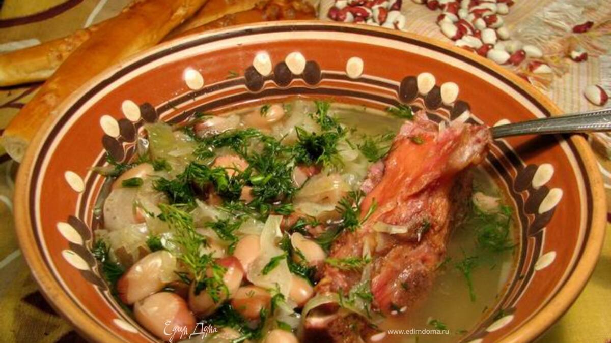 Фасолевый суп с капустой