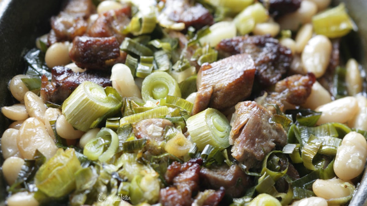 Баранина с фасолью и пореем  